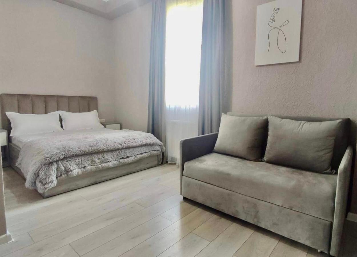 Guest House Nima Kutaisi Esterno foto