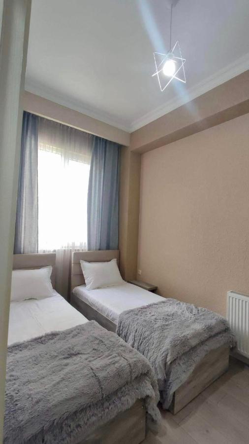 Guest House Nima Kutaisi Esterno foto