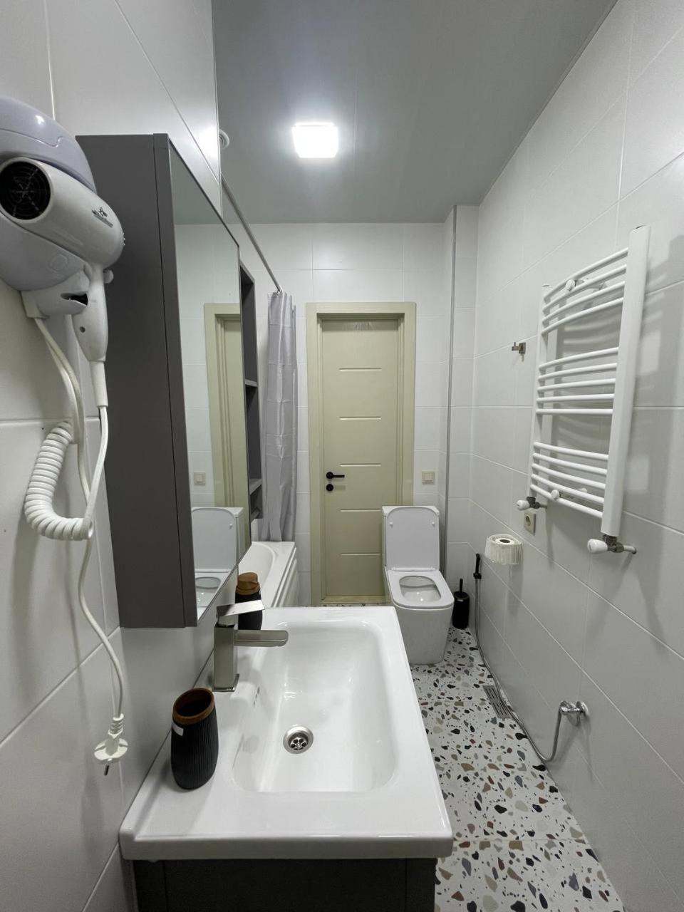 Guest House Nima Kutaisi Esterno foto