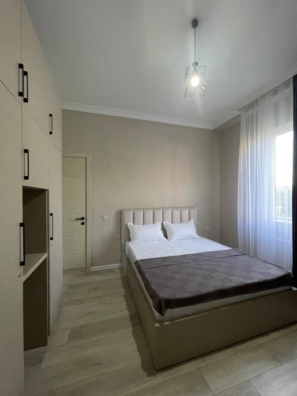 Guest House Nima Kutaisi Esterno foto