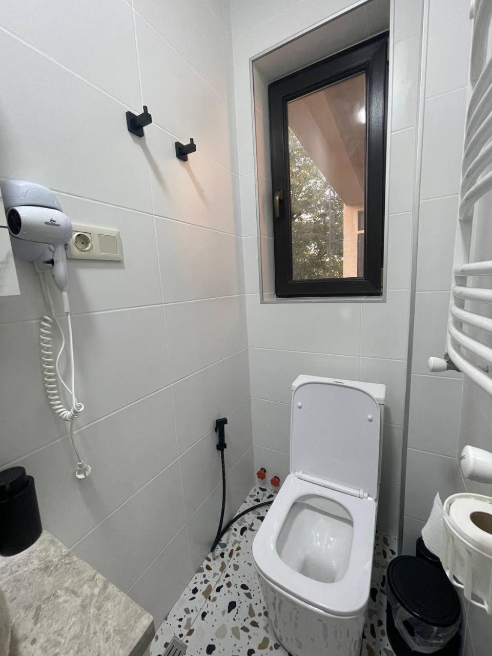 Guest House Nima Kutaisi Esterno foto