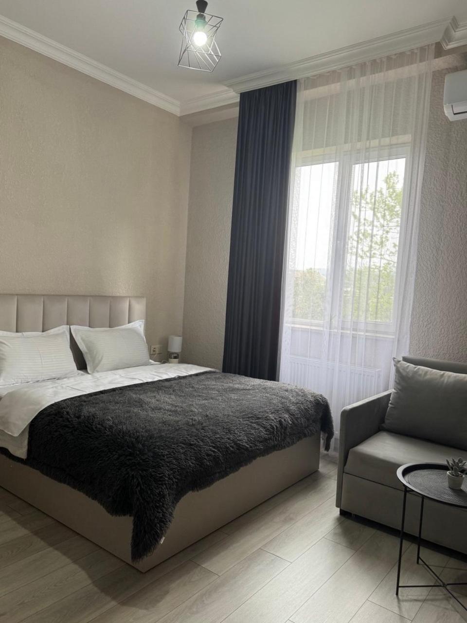Guest House Nima Kutaisi Esterno foto